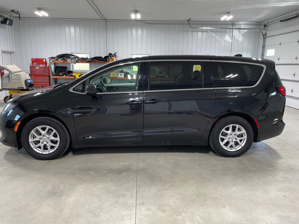 Photo 4 of this CHRYSLER PACIFICA