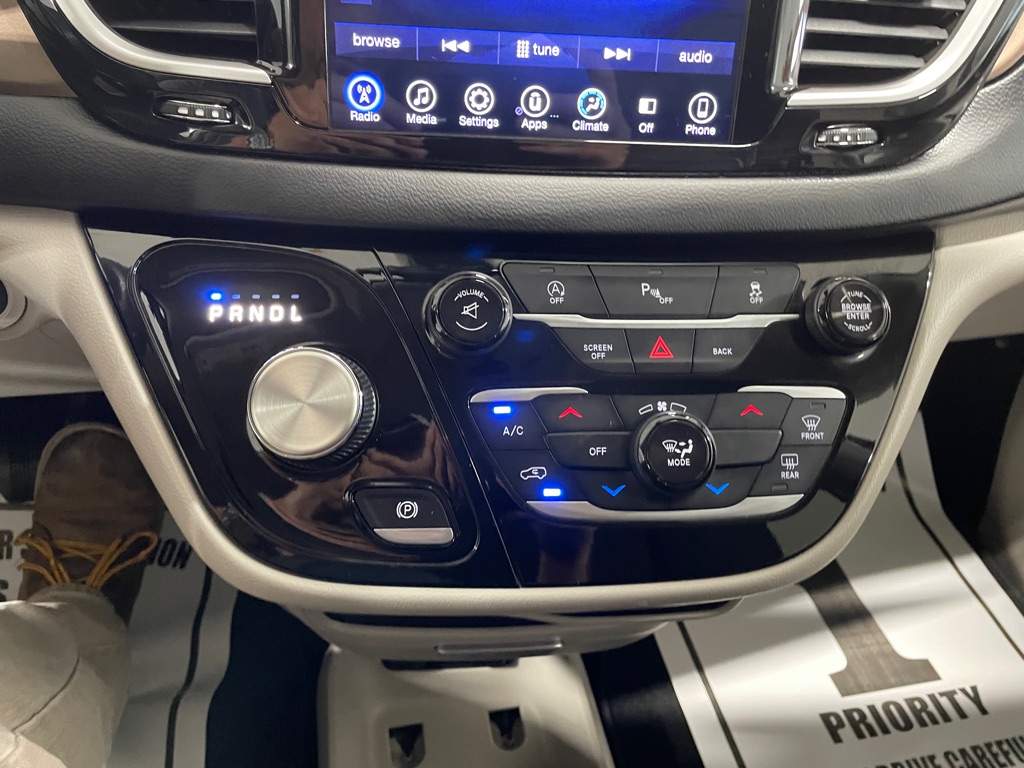 Photo 32 of this CHRYSLER PACIFICA