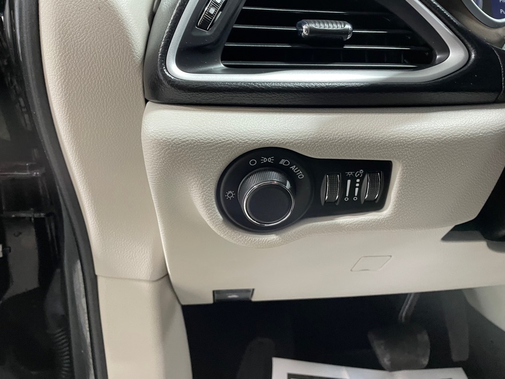 Photo 26 of this CHRYSLER PACIFICA
