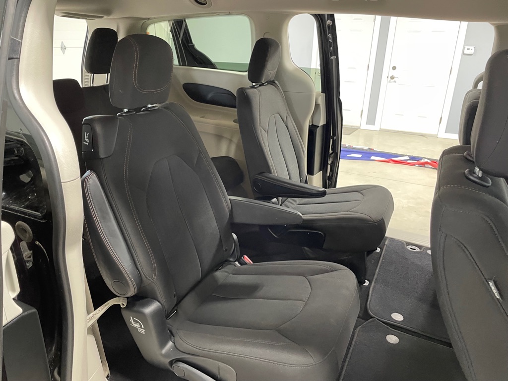 Photo 20 of this CHRYSLER PACIFICA