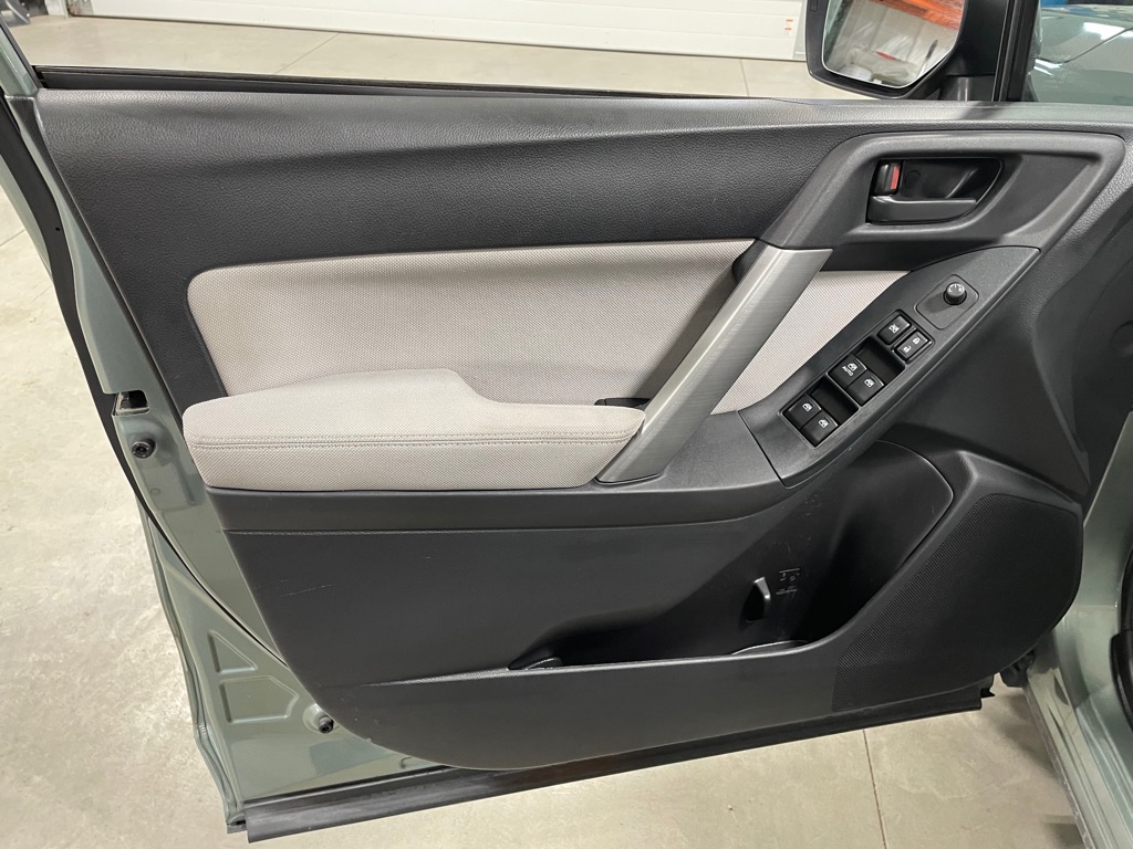 Photo 12 of this SUBARU FORESTER