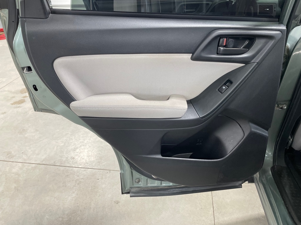 Photo 16 of this SUBARU FORESTER