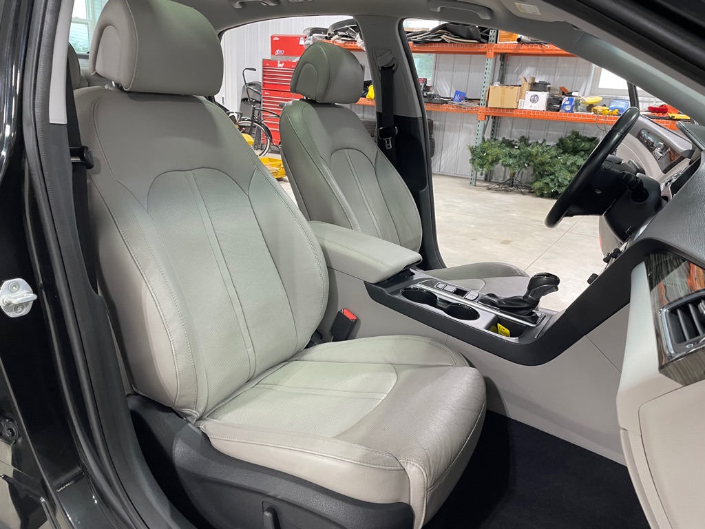 Photo 23 of this HYUNDAI SONATA