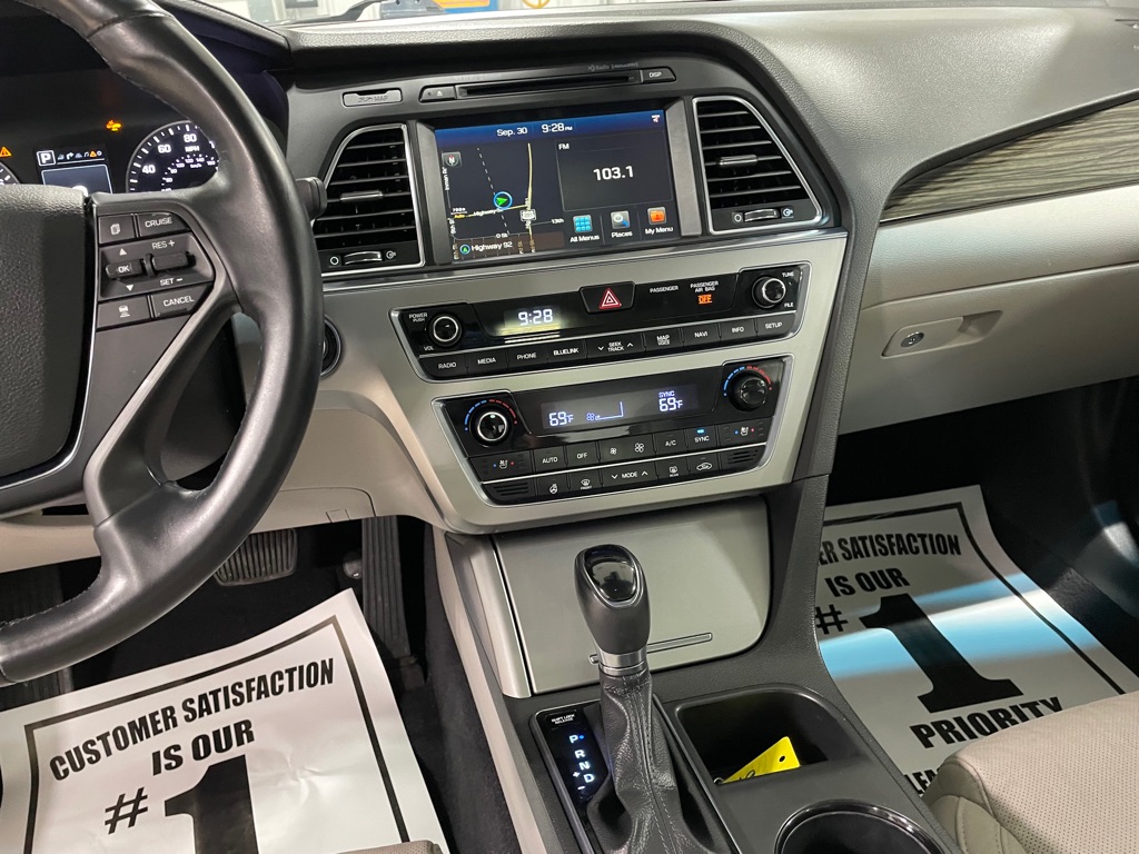 Photo 33 of this HYUNDAI SONATA