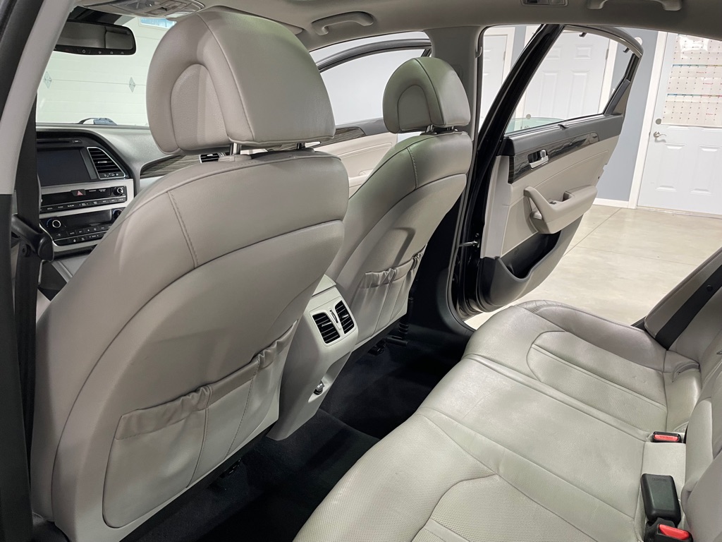 Photo 13 of this HYUNDAI SONATA