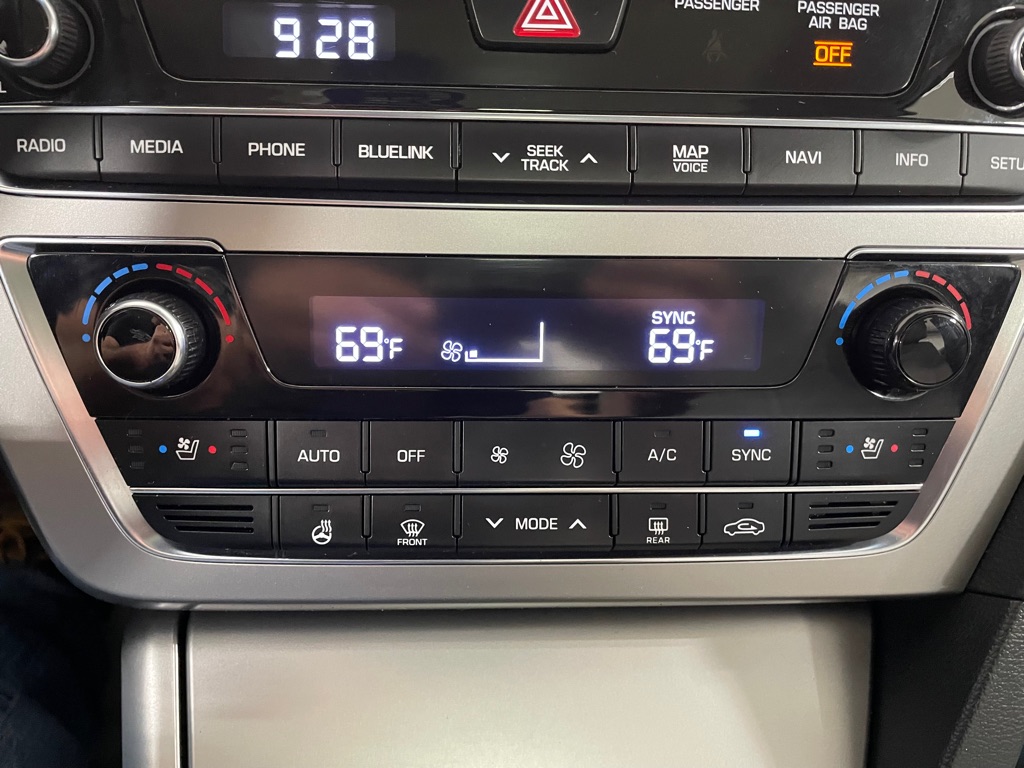 Photo 32 of this HYUNDAI SONATA
