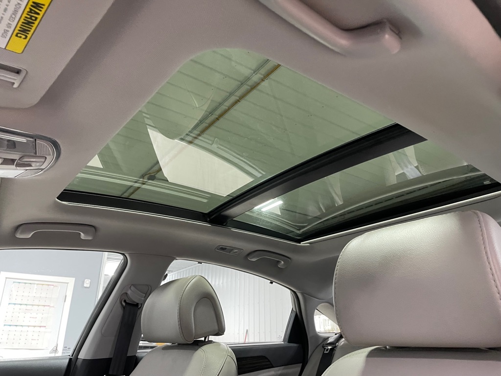 Photo 35 of this HYUNDAI SONATA