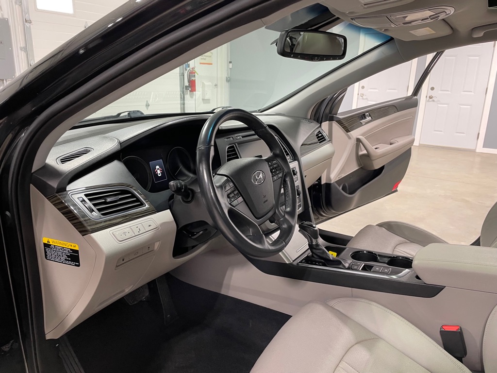 Photo 9 of this HYUNDAI SONATA