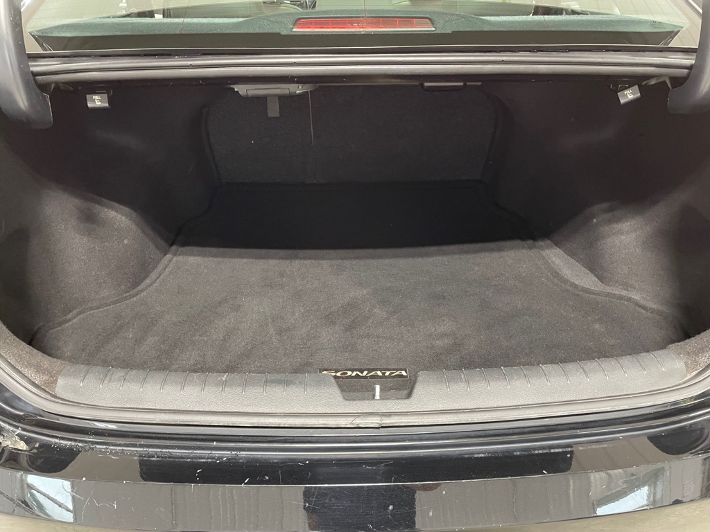 Photo 17 of this HYUNDAI SONATA