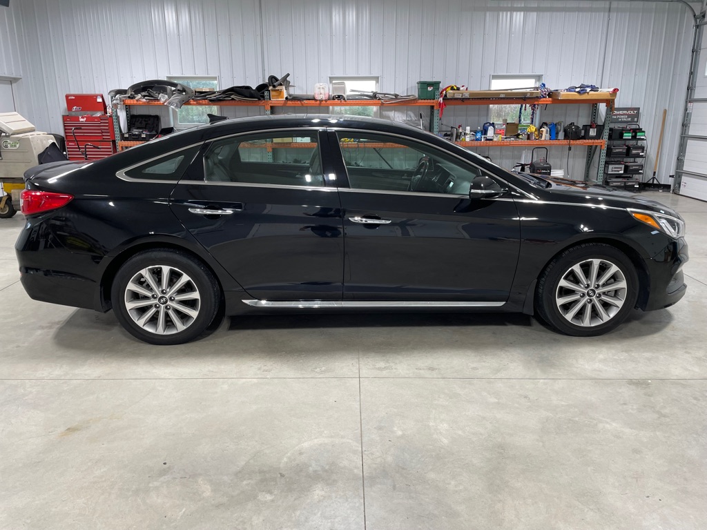 Photo 8 of this HYUNDAI SONATA