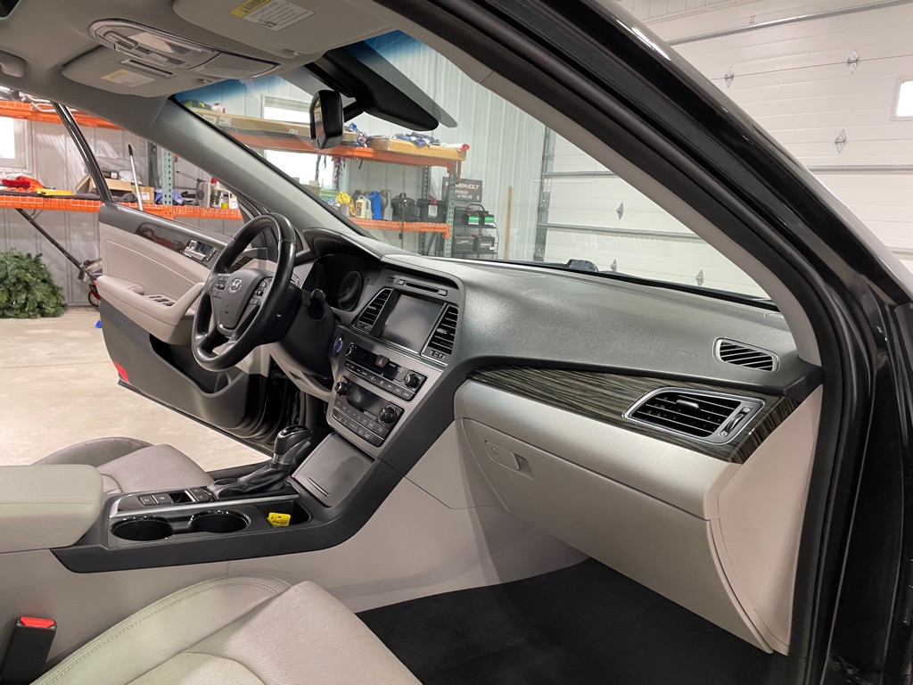 Photo 22 of this HYUNDAI SONATA