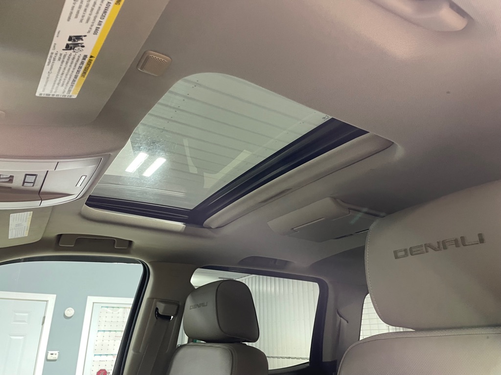 Photo 37 of this GMC SIERRA 1500