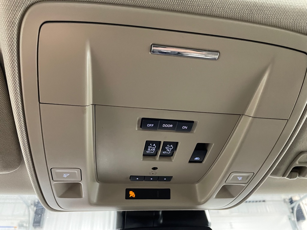 Photo 36 of this GMC SIERRA 1500
