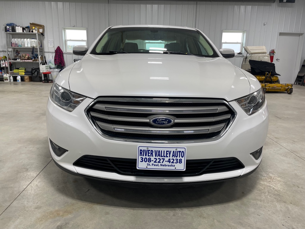 Photo 2 of this FORD TAURUS