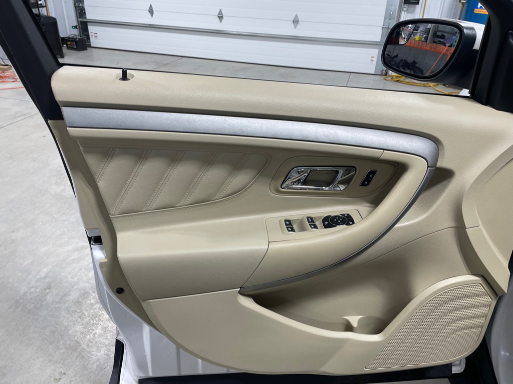 Photo 12 of this FORD TAURUS