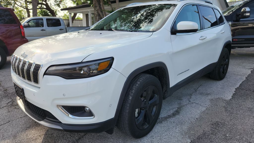 Photo 2 of this JEEP CHEROKEE