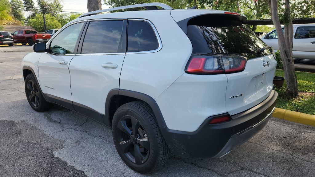 Photo 3 of this JEEP CHEROKEE
