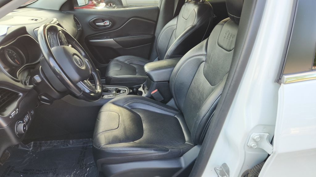 Photo 5 of this JEEP CHEROKEE