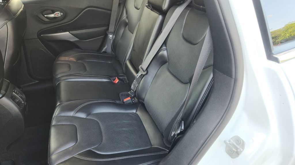 Photo 6 of this JEEP CHEROKEE