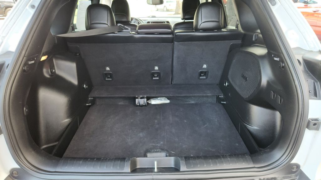 Photo 7 of this JEEP CHEROKEE