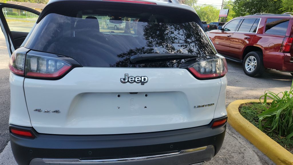 Photo 8 of this JEEP CHEROKEE