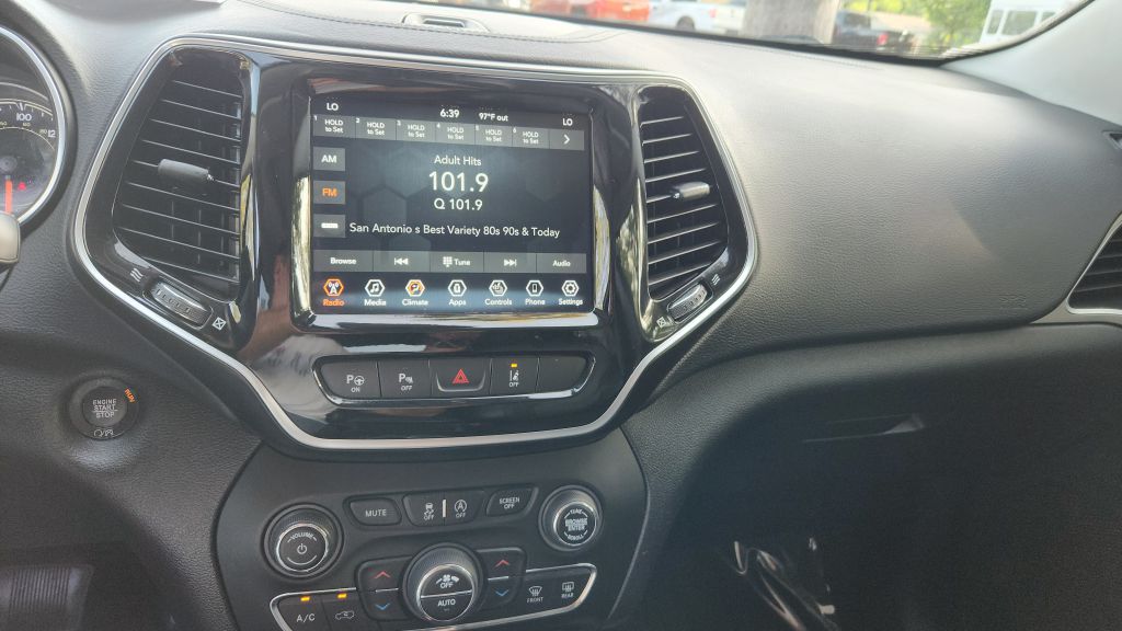 Photo 10 of this JEEP CHEROKEE
