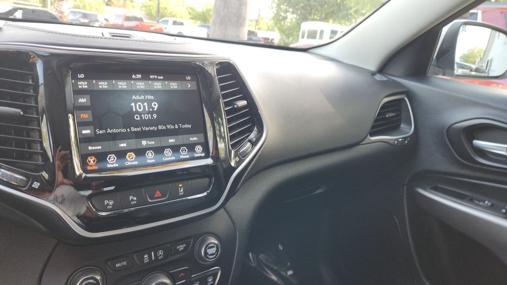 Photo 11 of this JEEP CHEROKEE