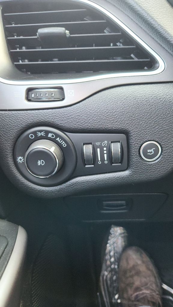 Photo 14 of this JEEP CHEROKEE