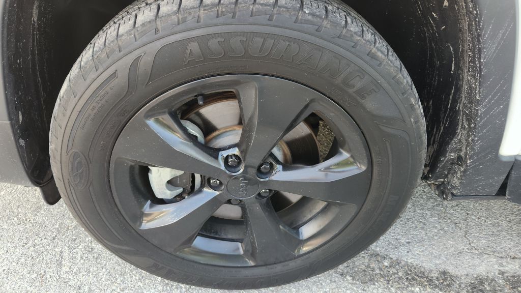 Photo 16 of this JEEP CHEROKEE
