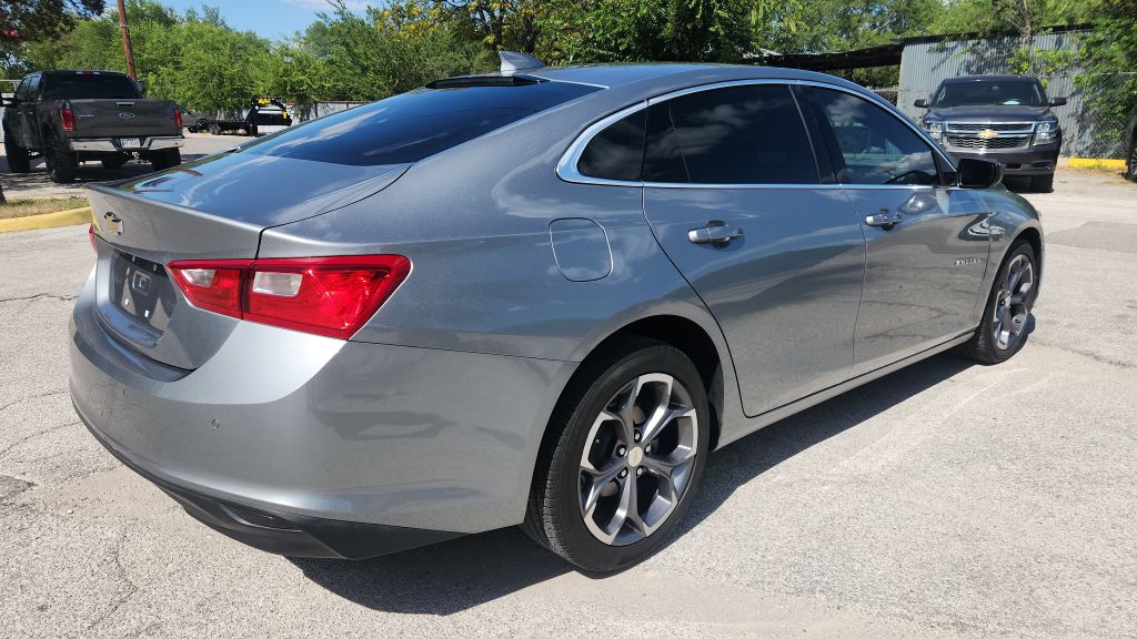 Photo 3 of this CHEVROLET MALIBU