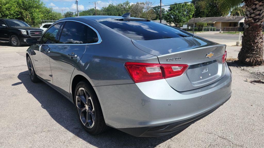 Photo 4 of this CHEVROLET MALIBU