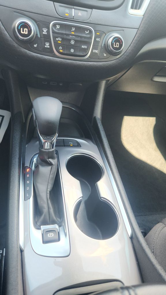 Photo 9 of this CHEVROLET MALIBU