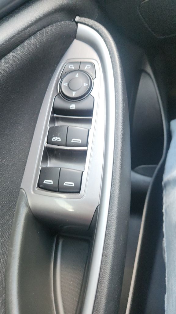 Photo 10 of this CHEVROLET MALIBU