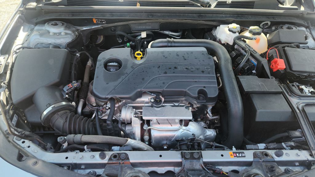 Photo 14 of this CHEVROLET MALIBU