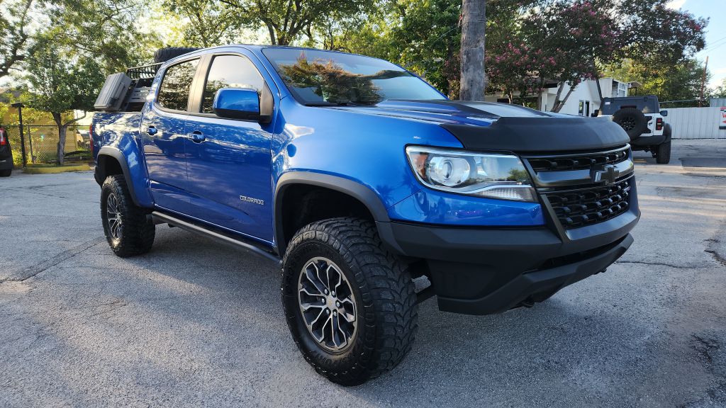 Photo 2 of this CHEVROLET COLORADO