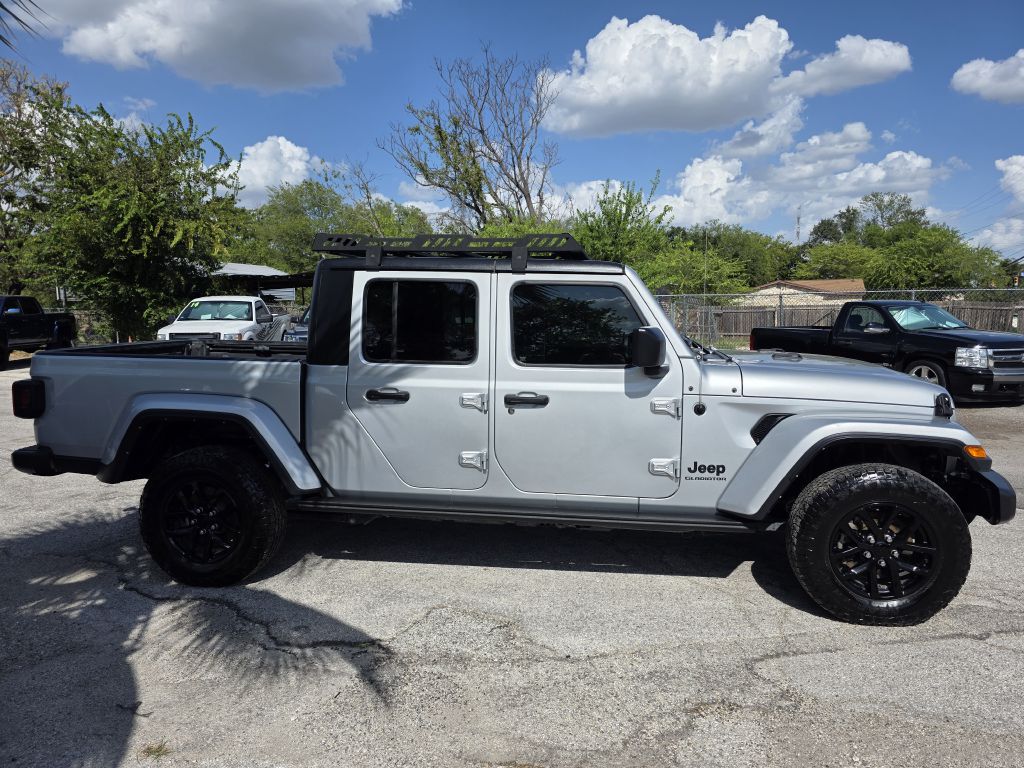Photo 4 of this JEEP GLADIATOR