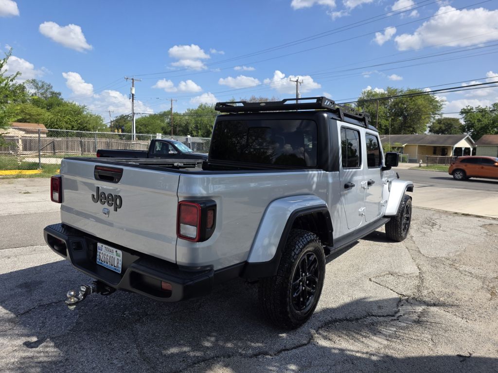 Photo 5 of this JEEP GLADIATOR