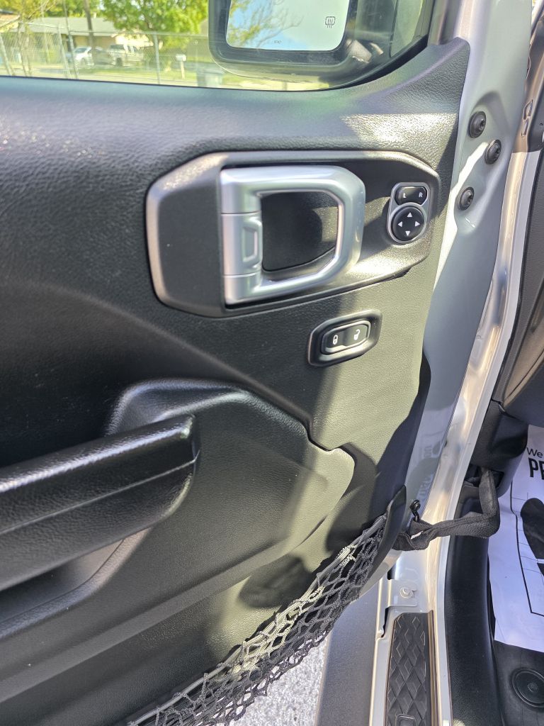 Photo 12 of this JEEP GLADIATOR