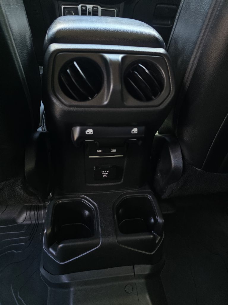 Photo 15 of this JEEP GLADIATOR