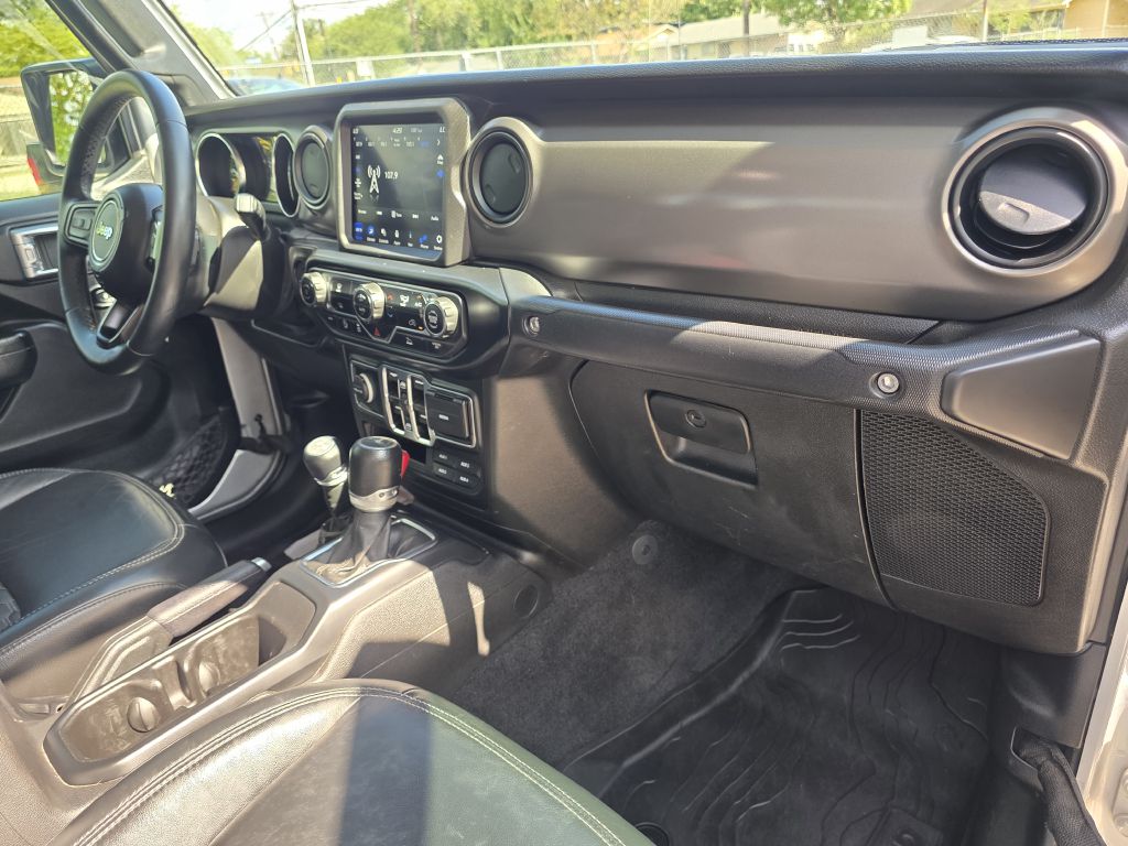 Photo 17 of this JEEP GLADIATOR