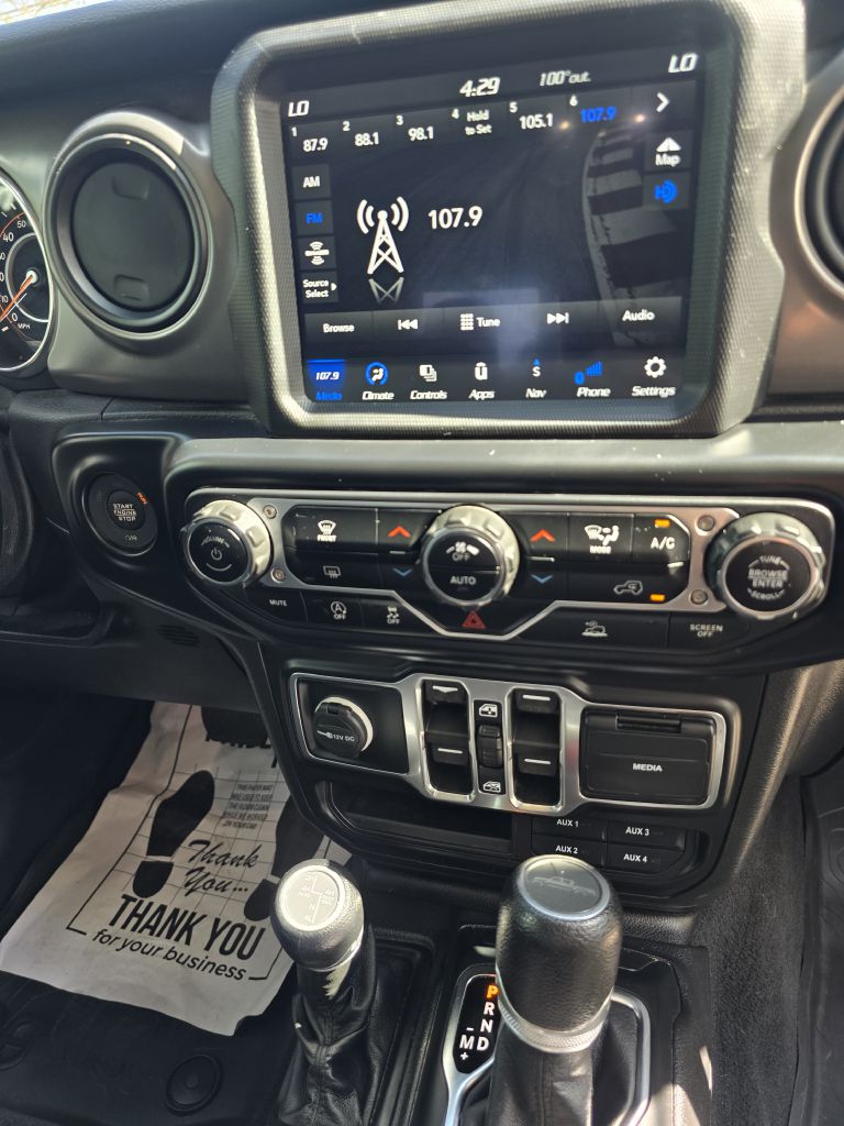 Photo 18 of this JEEP GLADIATOR