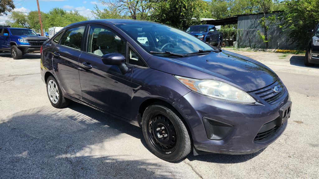 Photo 2 of this FORD FIESTA
