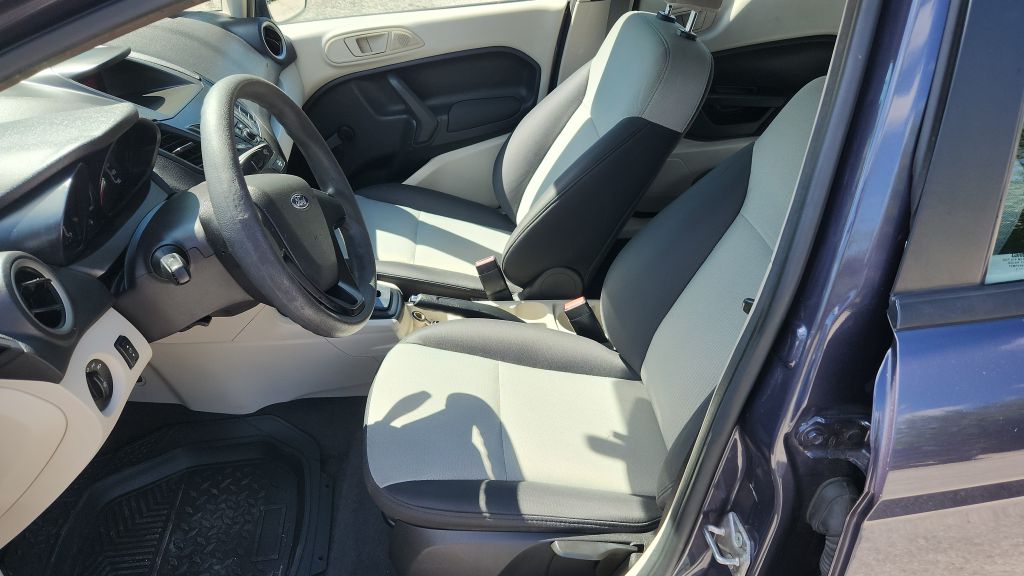 Photo 5 of this FORD FIESTA