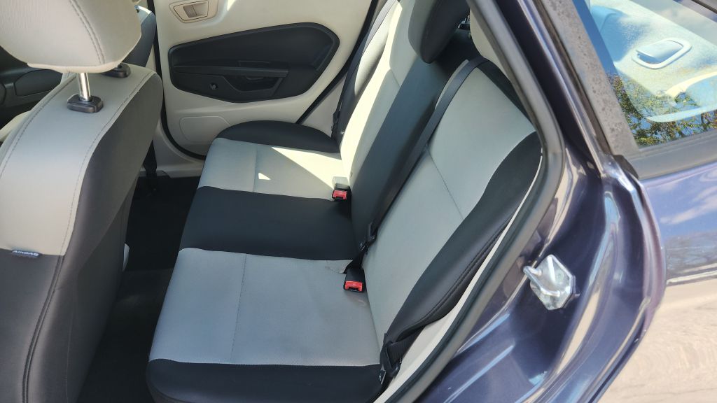 Photo 6 of this FORD FIESTA