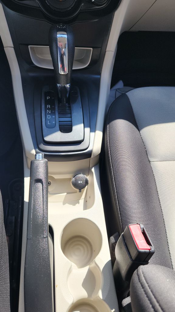 Photo 9 of this FORD FIESTA