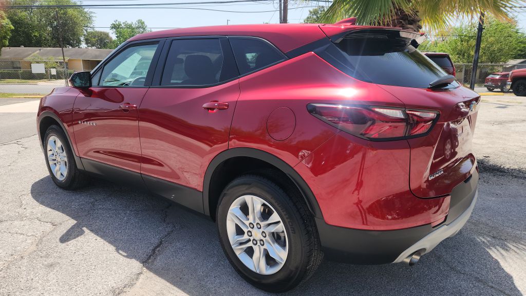 Photo 3 of this CHEVROLET BLAZER
