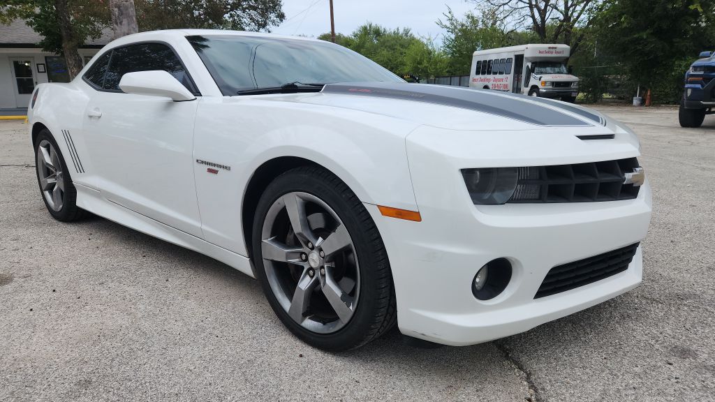 Photo 2 of this CHEVROLET CAMARO