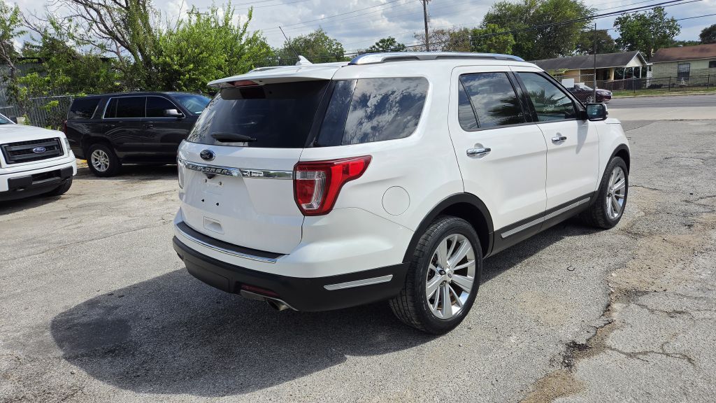 Photo 3 of this FORD EXPLORER