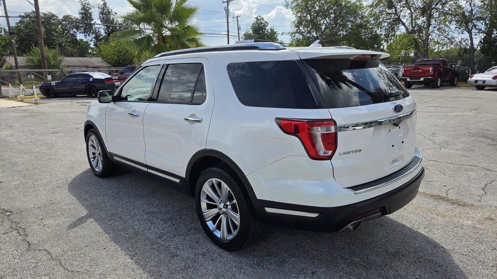 Photo 4 of this FORD EXPLORER