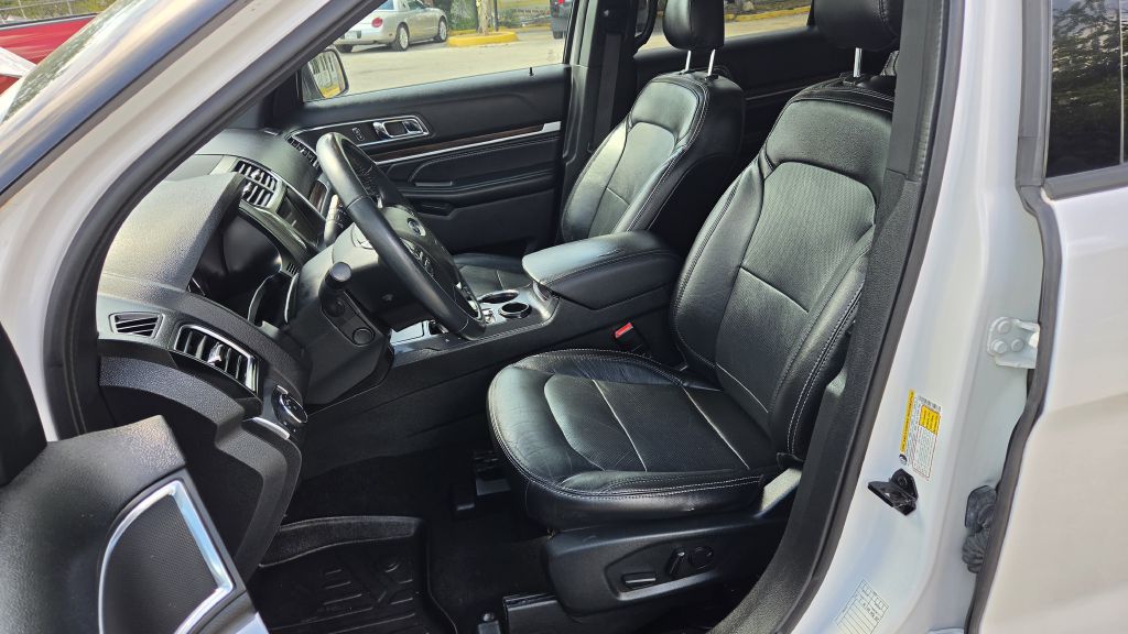 Photo 7 of this FORD EXPLORER